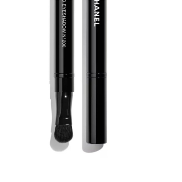 LES PINCEAUX DE CHANEL
Retractable Dual-Ended
Eyeshadow Brush Nº200 - Picture 3 of 4